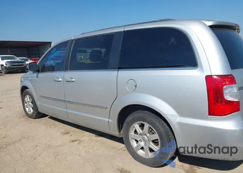 2011 Chrysler Town & Country Touring z USA, uszkodzony, nr VIN 2A4RR5DG9BR771531